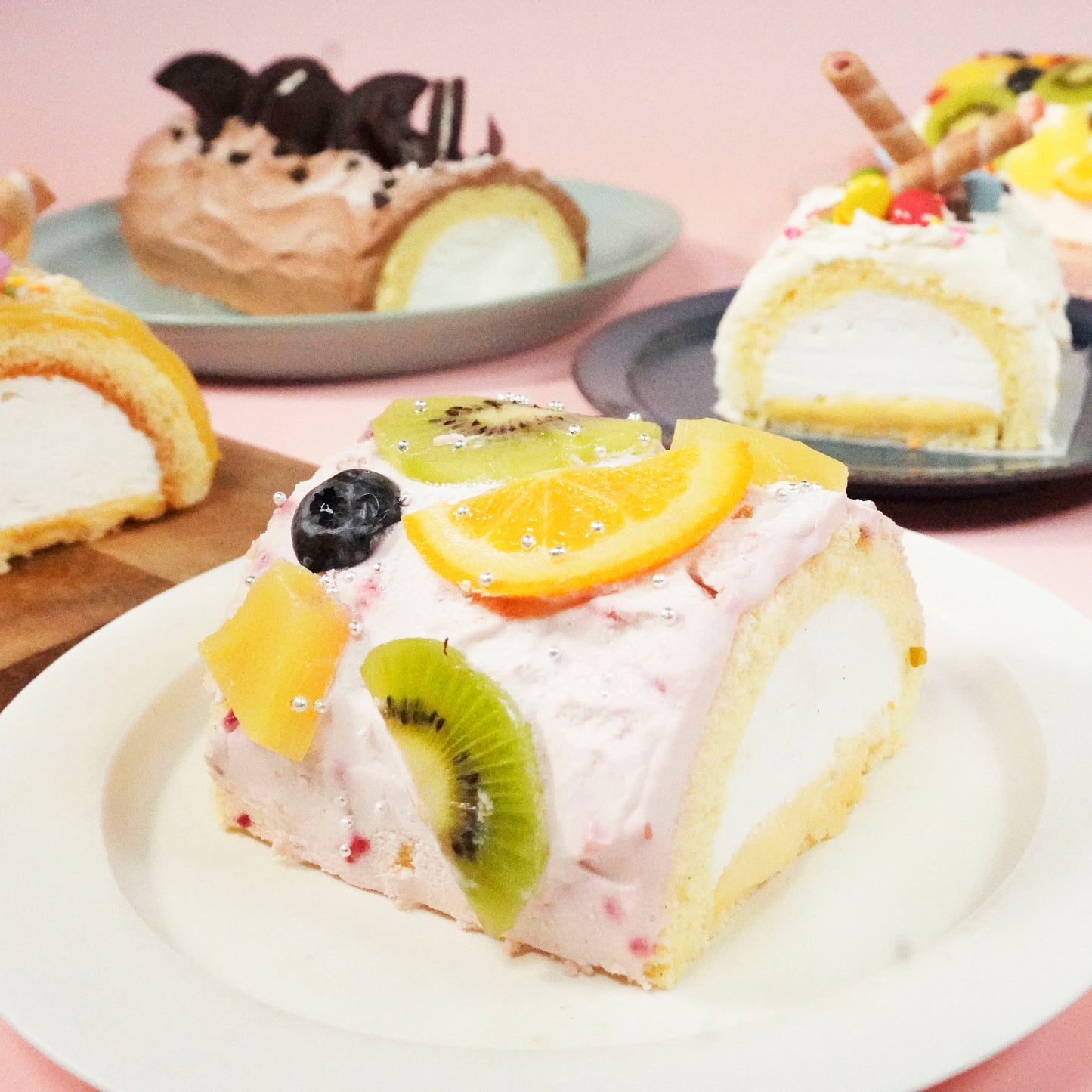 白金クリームロール(苺) ハーフ