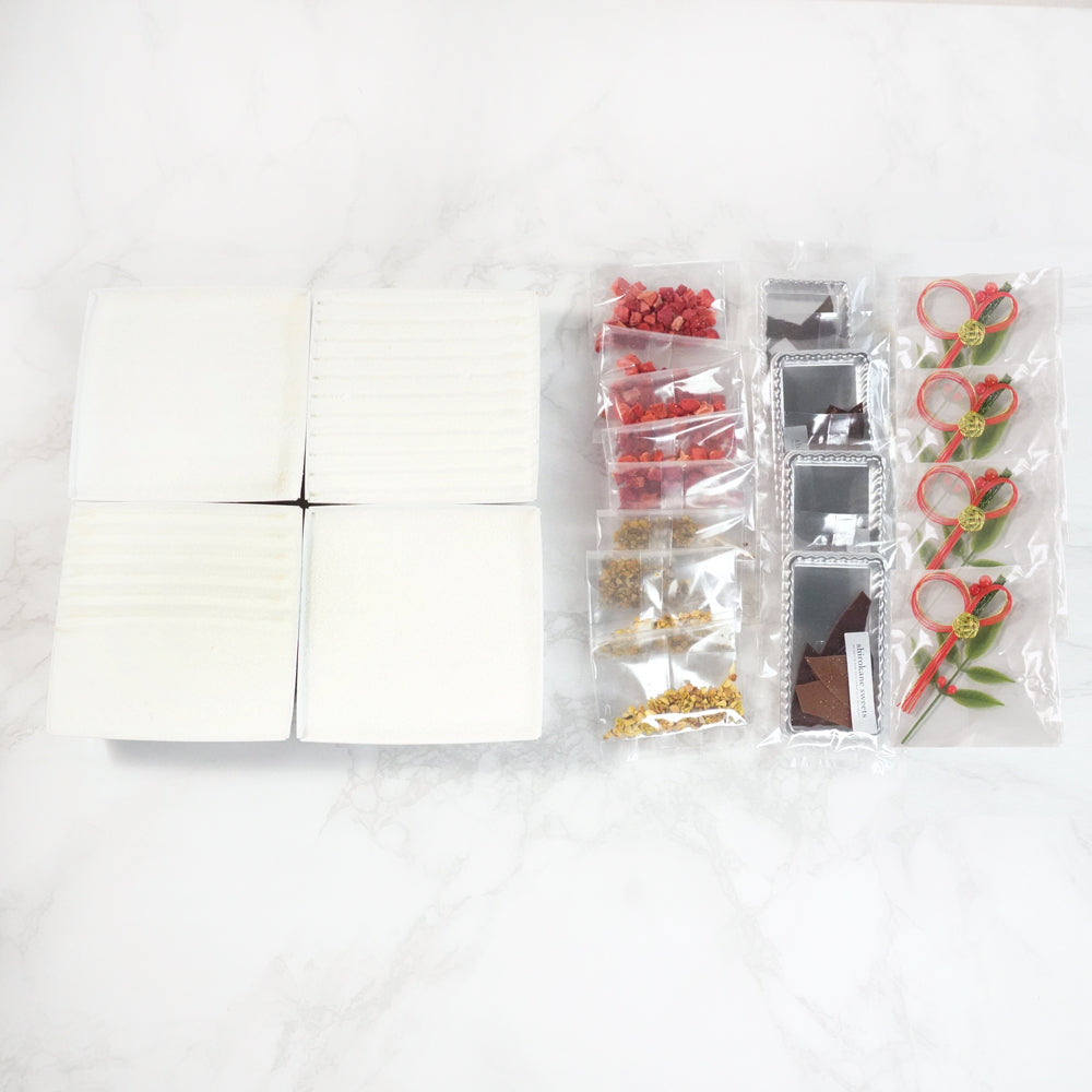 お正月スイーツ スクエアスイーツ贈答用ギフトボックス 4種ホワイトスイーツアソート(ショート(イチゴ)、ショート(オレンジ)、ドゥーブルフロマージュ、ムースフロマージュ)お節スタイル