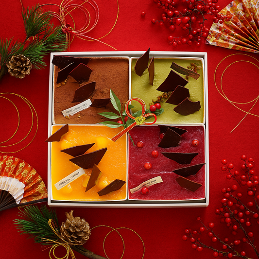 お正月スイーツ スクエアスイーツ贈答用ギフトボックス 4種ティラミスアソート(プレーン、マンゴーオレンジ、フランボワーズ、ピスタチオ)お節スタイル