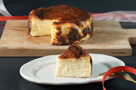 白金プレミアムバスクチーズケーキ/Basque Burnt Cheesecake